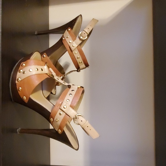 Heels - Picture 2 of 2